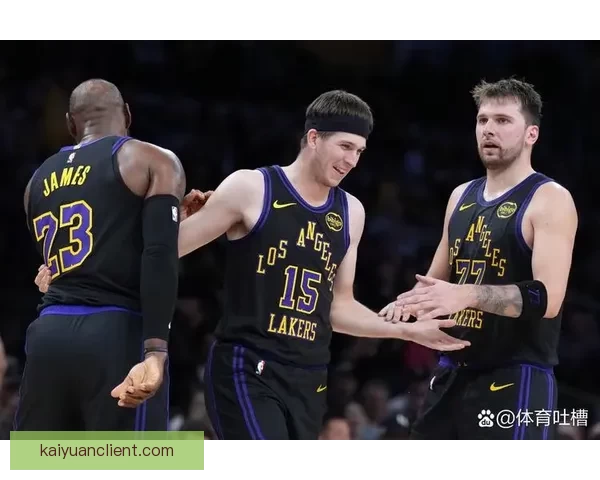 湖人再遭打击 里夫斯接受肋骨和侧腹影像检查 出战与否待定